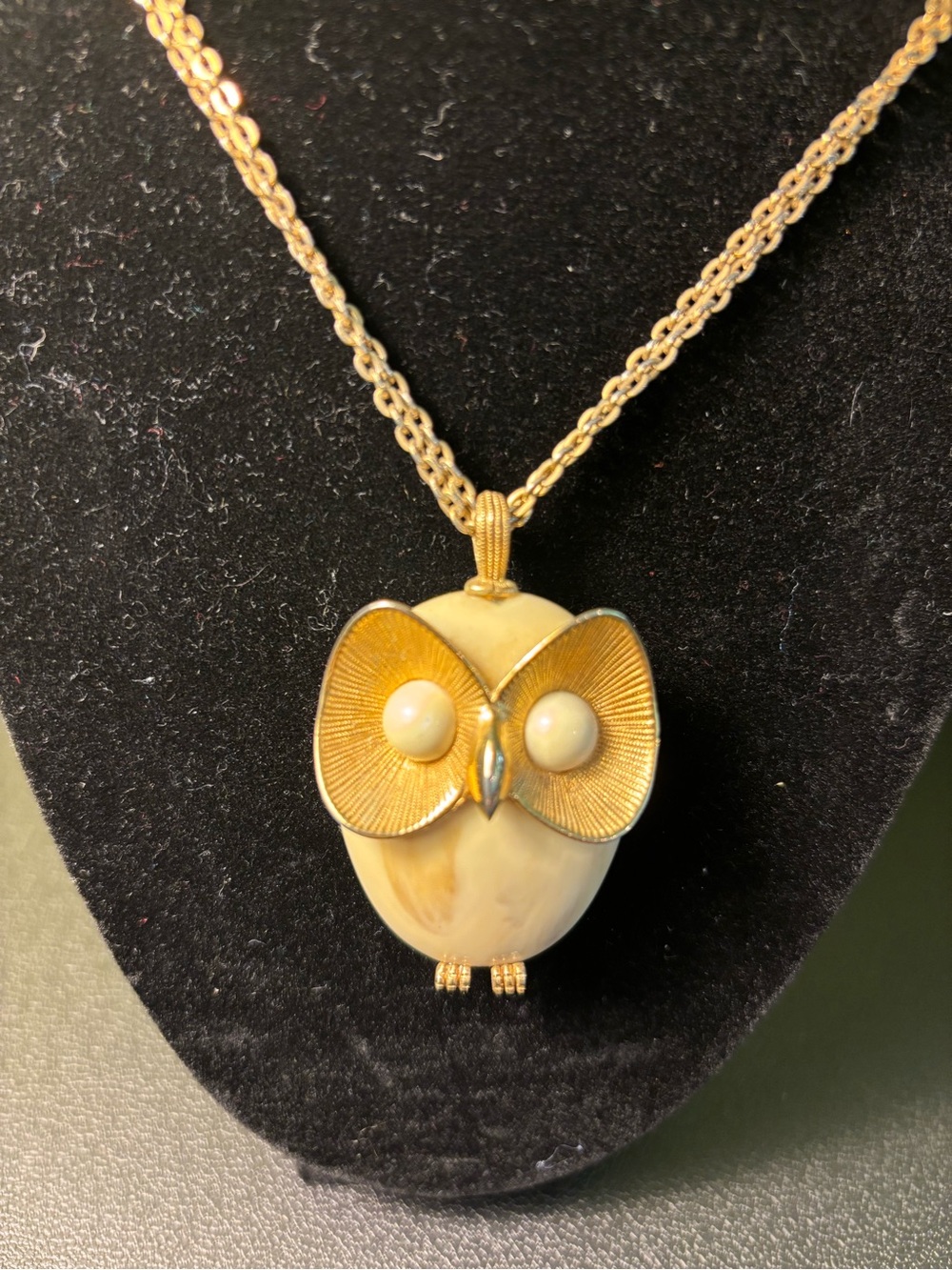 1970s Vintage Gold-Tone Owl Pendant Necklace with Cream Marble Enamel